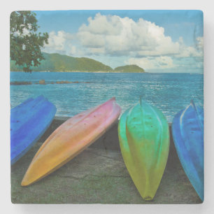 Kleurrijke kano's op het strand in Pago Pago Stenen Onderzetter