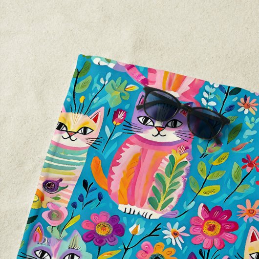 Kleurrijke katten en bloemen grillig gelukkig strandlaken (In situ)