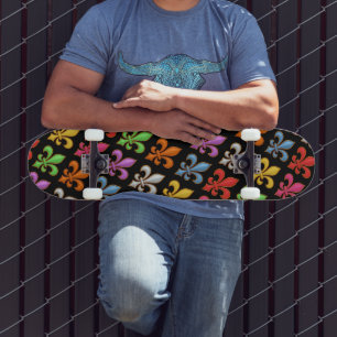 Kleurrijke Kerkhartige Fleur-de-lis Bloemen Zwart Skateboard