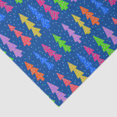 Kleurrijke kerstbomen op blauw tissuepapier (Detail)