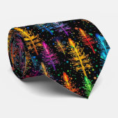 Kleurrijke kerstboom gloeit in donker bos stropdas (Opgerold)