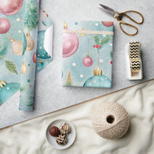 Kleurrijke kerstversieringen en bomen cadeaupapier