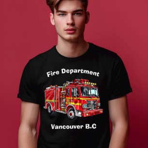 Kleurrijke klassieke brandweerwagen klaar om te ga t-shirt