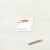 Kleurrijke kleurpotloden en sterren post-it® notes (Op bureau)