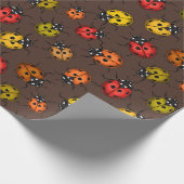 Kleurrijke ladybugs op bruin cadeaupapier (Hoek)