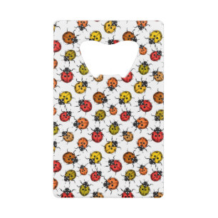 Kleurrijke ladybugs op wit kredietkaart flessenopener