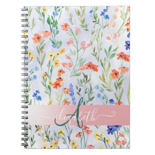 Kleurrijke lente weide met wilde bloemen monogram notitieboek