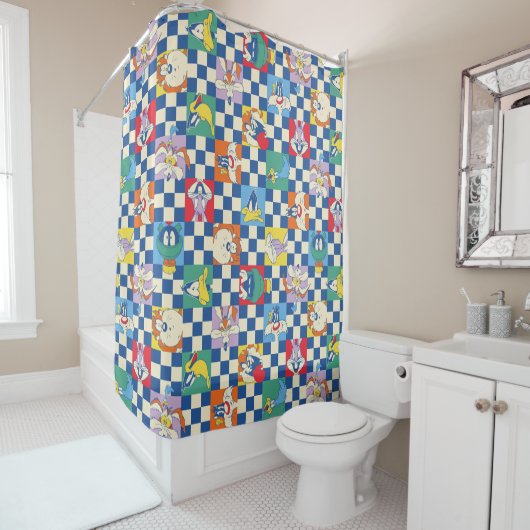 Kleurrijke LOONEY TUNES™ Checker Toss Pattern Douchegordijn (In situ)
