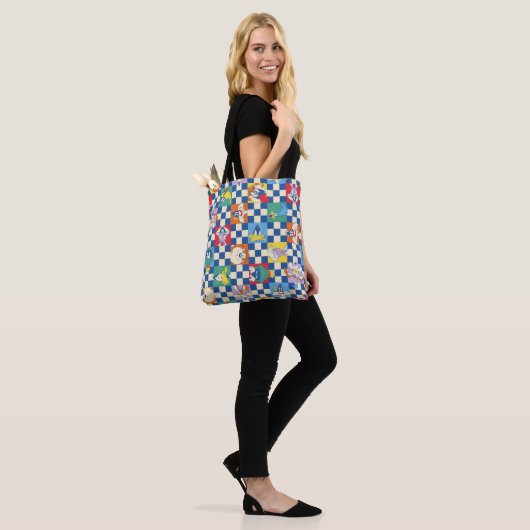 Kleurrijke LOONEY TUNES™ Checker Toss Pattern Draagtas (Op model)