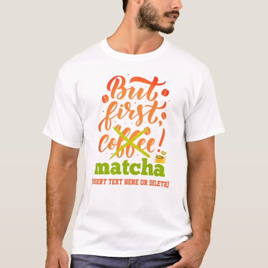 Kleurrijke MAAR EERSTE MATCHA Fun Latte Drinker T-shirt (Voorkant)