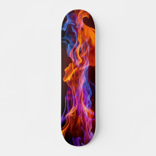 Kleurrijke meerkleurige vlammen skateboard