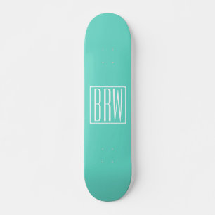 Kleurrijke Moderne 3 Initiaal Monogram   Wit Op Aq Skateboard