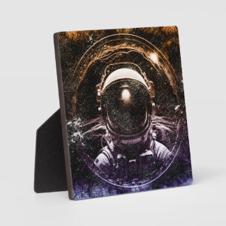 Kleurrijke moderne astronaut in de ruimte fotoplaat