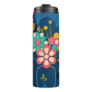 Kleurrijke mooie moderne bloemenboeket op blauw thermosbeker