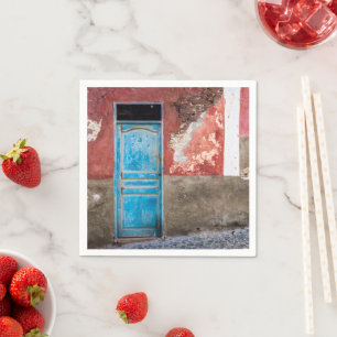 Kleurrijke muur met blauwe deur servet