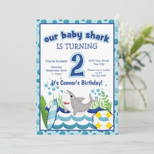 Kleurrijke Ocean Beach Shark 2e verjaardag Kaart (Staand voorkant)