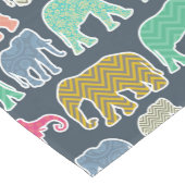 kleurrijke olifanten, patroon van olifanten, zigza medium tafelloper (Hoek)