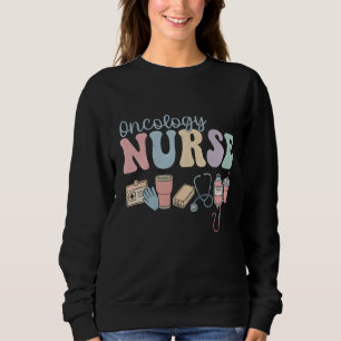 Kleurrijke oncologieverpleegster retro esthetiek trui