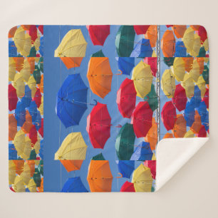 Kleurrijke paraplu's in de hemel blauw oranje rood sherpa deken
