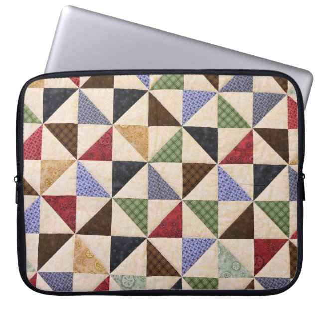 Kleurrijke Patchwork Quilt: Bloemtextuur. Laptop Sleeve (Voorkant)