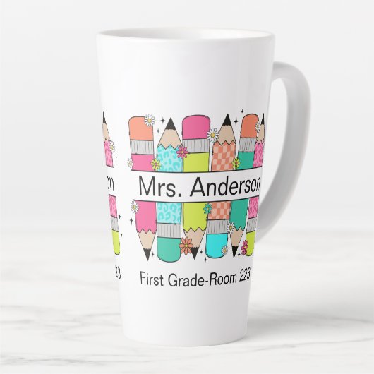 Kleurrijke Pencil Teacher Naam Latte Mok (Rechterhoek)