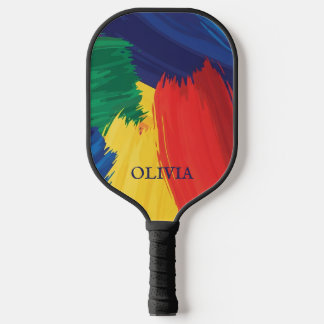 Kleurrijke penseelstreken in een regenboog pickleball paddle