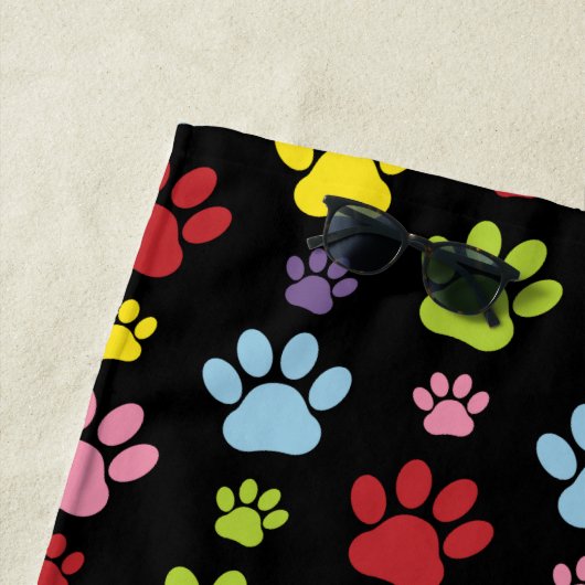 Kleurrijke poten, Paw Pattern, Paw Prints, Dog Paw Strandlaken (In situ)