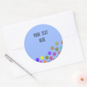 Kleurrijke Puppy Paw Prints met aangepaste tekst Ronde Sticker (Envelop)