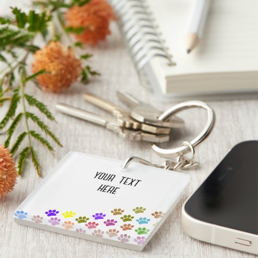 Kleurrijke Puppy Paw Prints met aangepaste tekst Sleutelhanger (Voorkant Rechts)