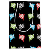 Kleurrijke Racing Vlaggen op Zwart Verjaardagsfees Medium Cadeauzakje (Voorkant)