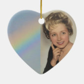 Kleurrijke regenboog in blauwe lucht, jonge vrouw keramisch ornament (Achterkant)