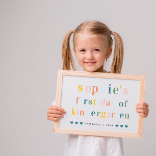 Kleurrijke Regenboog Letters 1e Schooldag Bord Kaart