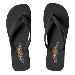Kleurrijke regenboogeffectgewijze tekst teenslippers