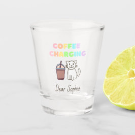 Kleurrijke regenboogkoffie en kat shot glas