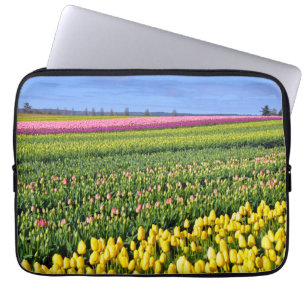 Kleurrijke rijen tulpen laptop sleeve
