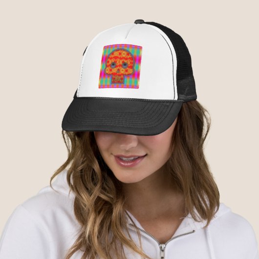 Kleurrijke robot schedel schilderen trucker pet (In situ)