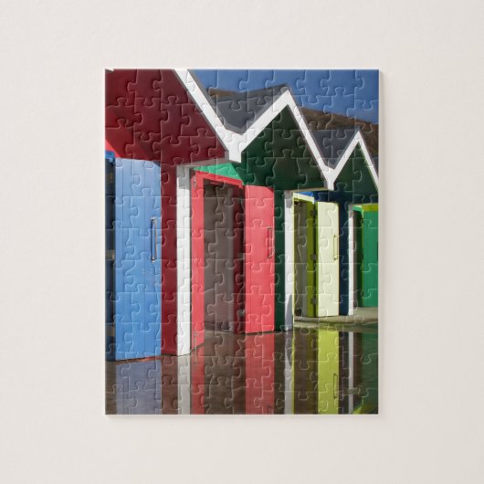 Kleurrijke rode blauwe gele strandhutten | cabine legpuzzel (Verticaal)