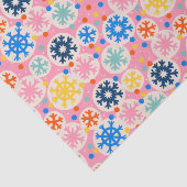Kleurrijke sneeuwvlokken op roze vakantiepatroon tissuepapier (Detail)
