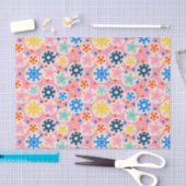 Kleurrijke sneeuwvlokken op roze vakantiepatroon tissuepapier (Craft)