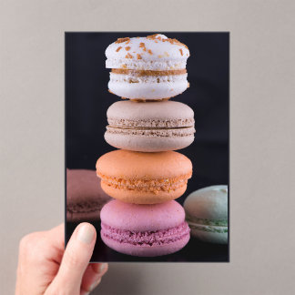 Kleurrijke stapel Franse Macarons Acryl Uitnodigingen