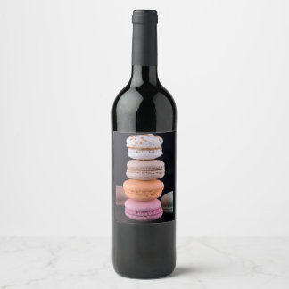 Kleurrijke stapel Franse Macarons Wijn Etiket