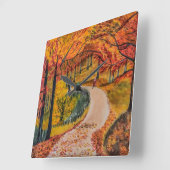 Kleurrijke stille klok bij vierkante wanden (Hoek)