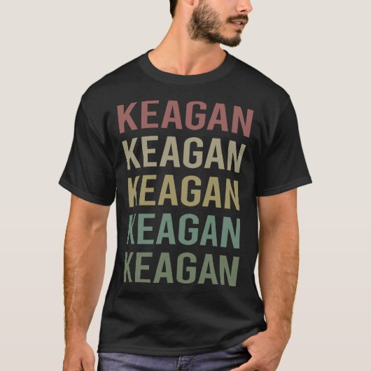 Kleurrijke tekst kunst - Keagan naam T-shirt (Voorkant)