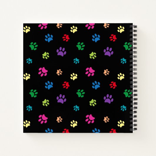 Kleurrijke verf afdrukken op zwart notitieboek (Achterkant)