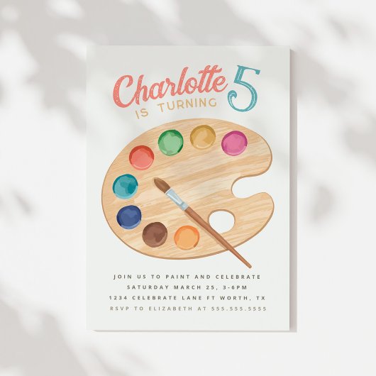 Kleurrijke verf en kunst verjaardagsfeest uitnodig kaart