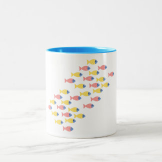 Kleurrijke vismigratie tweekleurige koffiemok