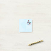 kleurrijke vlinders op blauwe Waterverf Post-it® Notes (Op bureau)