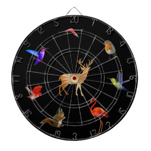 Kleurrijke vogels, herten en eekhoorns op zwart dartbord