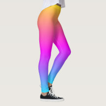 Kleurrijke vrolijke damesmode met vloeiende kleure