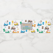 Kleurrijke vuilniswagens en -bakken van afgelopen  waterfles etiket (Enkel label)